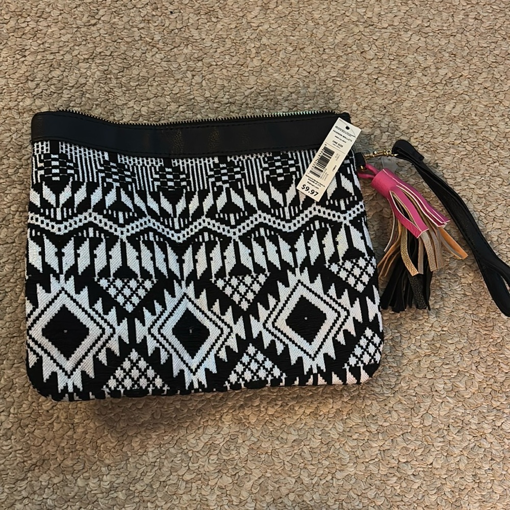 Large wristlet